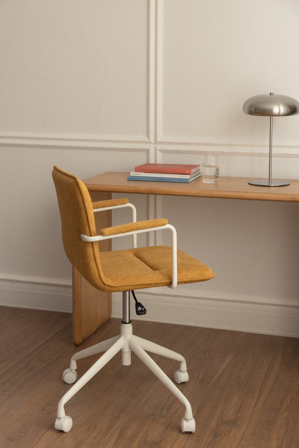 Biuro kėdė HAVOIRO biuro kėdė su ratukais ir porankiais