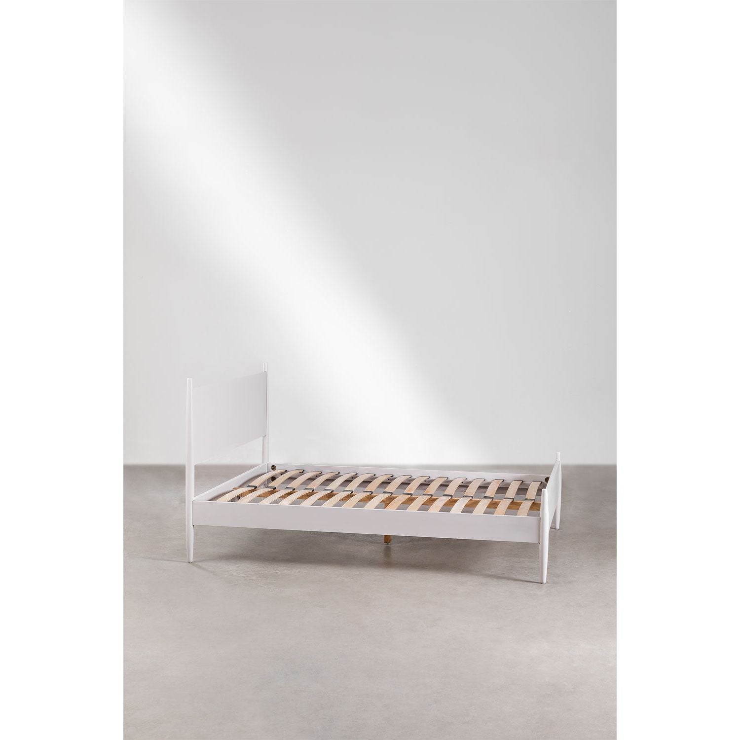 Medinė lova INDIRA, Balta spalva, 160 x 200 cm.
