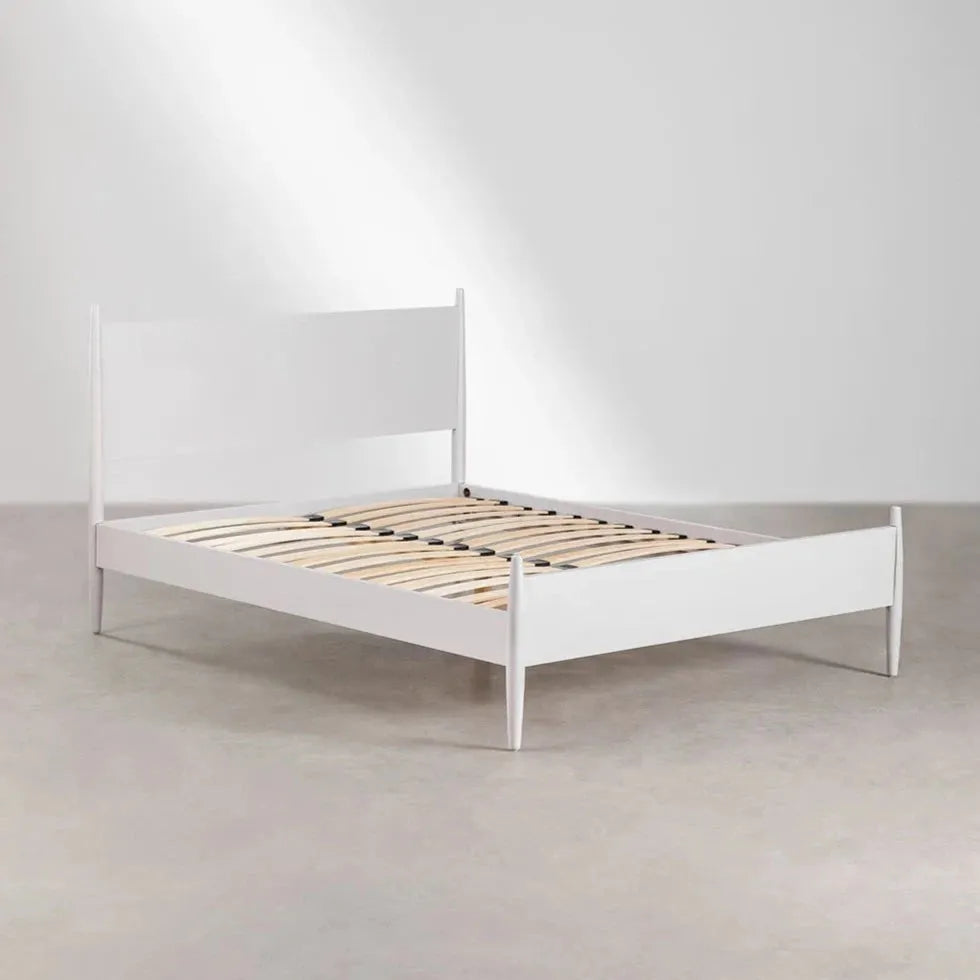 Medinė lova INDIRA, Balta spalva, 160 x 200 cm.
