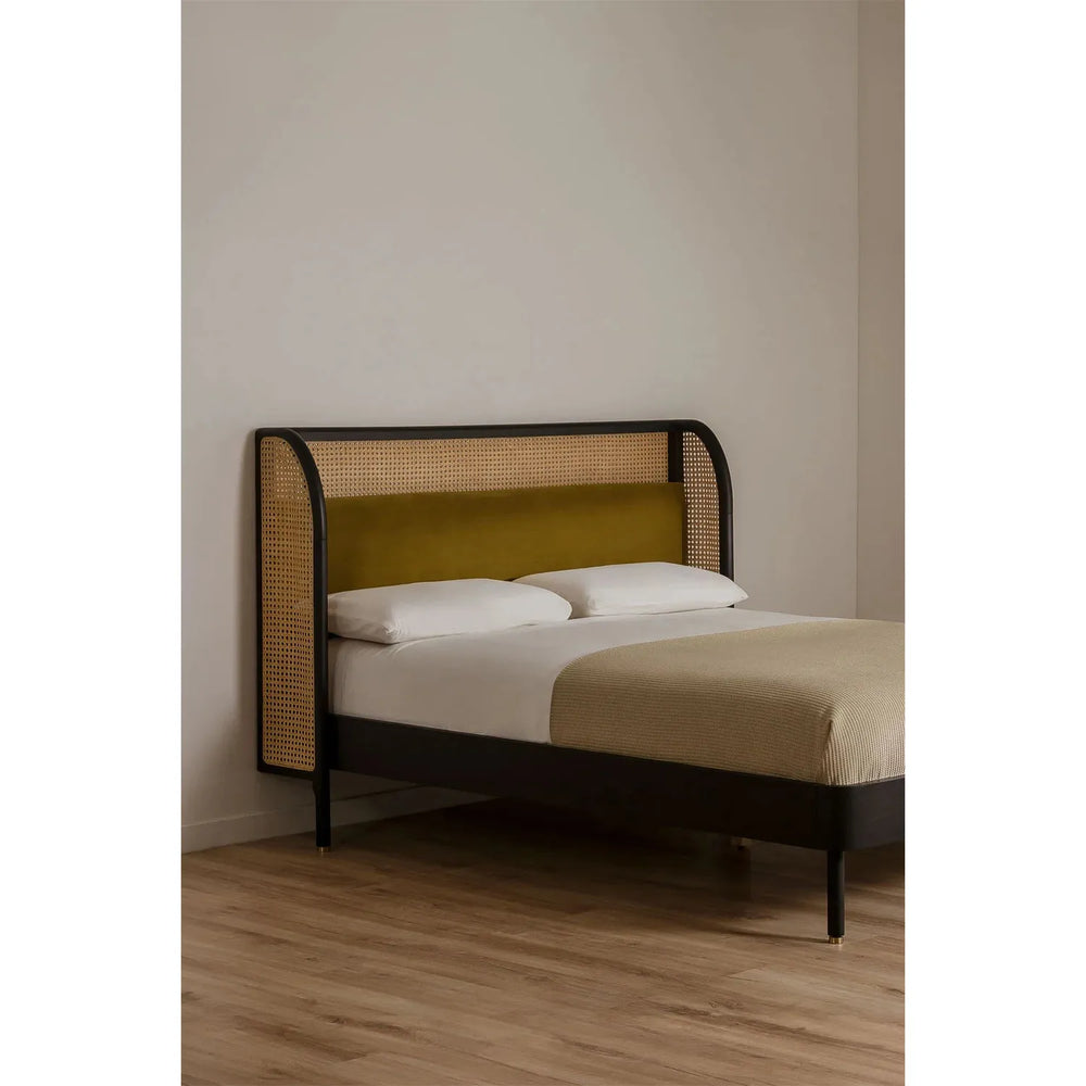 Tamiara medinė lova, juoda spalva, 160 x 200