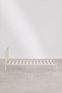 Lova ORVOINO industriniame miegamojo interjere kaip pagrindinis akcentas