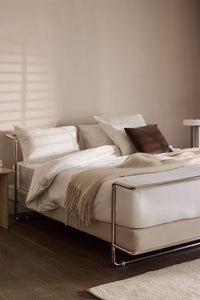 Lova SOLAINO 168x208 cm su tvirtu metaliniu rėmu