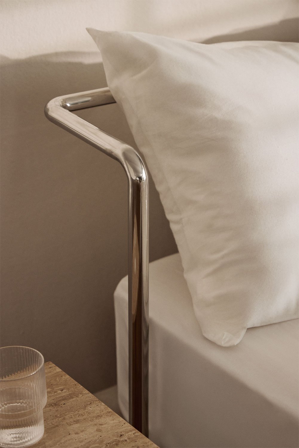 Metalinė lova SOLAINO vaizdas iš priekio