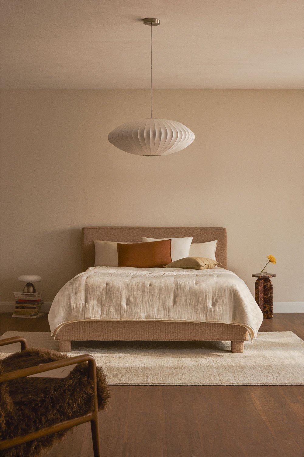 Lova BELUERO su storu šeniliniu apmušalu ir paminkštintu galvūgaliu