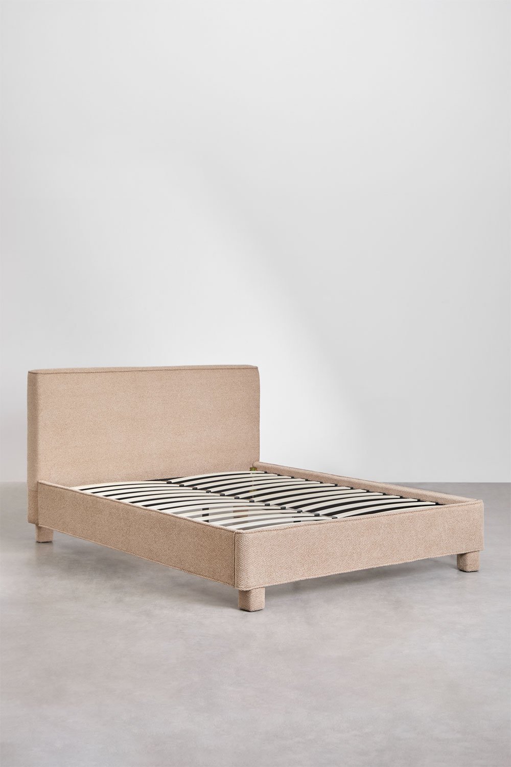 Lova BELUERO vaizdas iš priekio su minkštu galvūgaliu