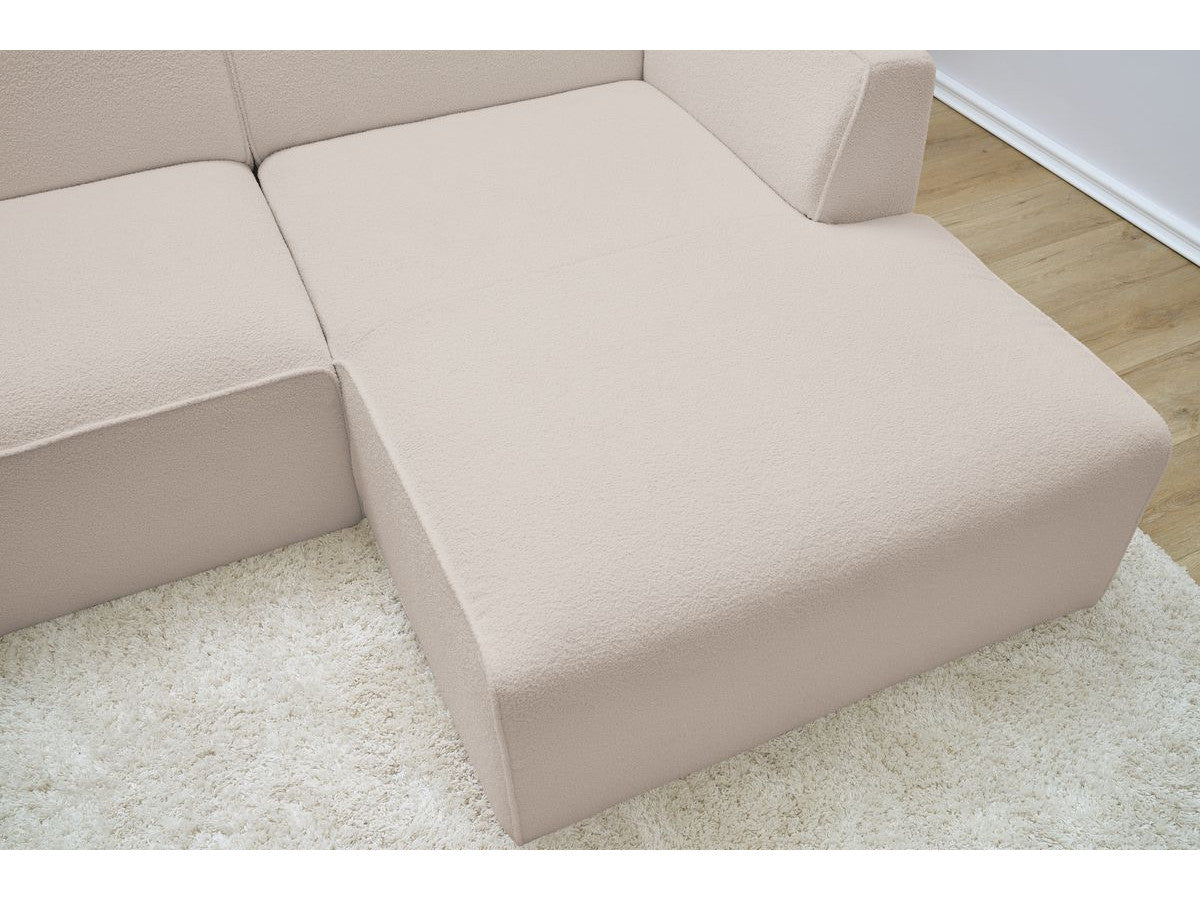 Kampinė sofa MEGEVE, bouclé, smėlinė, bouclé tekstūra kurianti „kokono“ nuotaiką