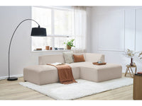 Kampinė sofa MEGEVE, bouclé, smėlinė, šviesiame interjere jaukiai poilsio nuotaikai