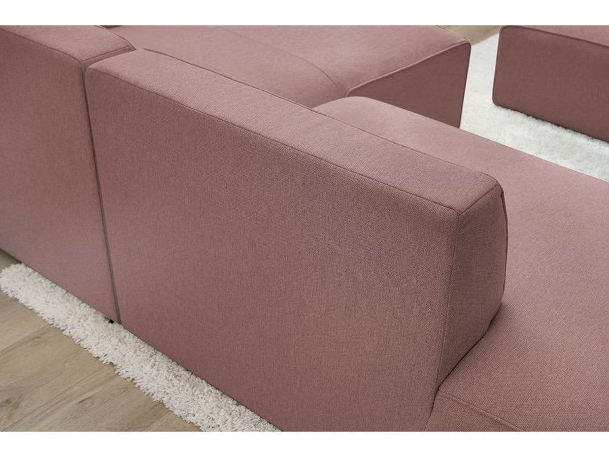 Rožinė kampinė sofa MEGEVE skandinaviško stiliaus svetainėje