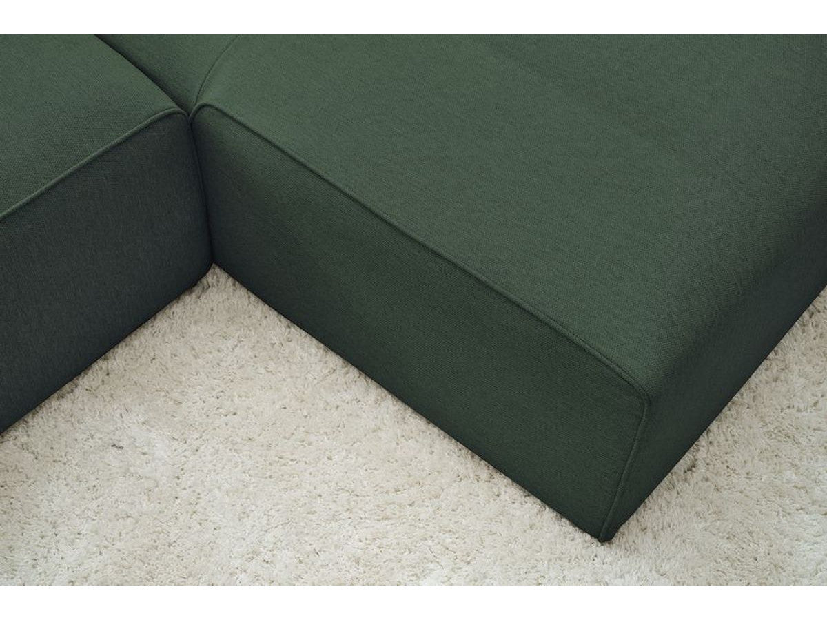 Žalia kampinė sofa MEGEVE su tekstūriniu apmušalu iš arti