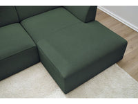 Žalia kampinė sofa MEGEVE be porankių šiuolaikiniame kambaryje