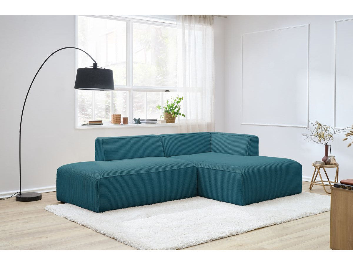 Kampinė sofa MEGEVE veliūrinė tamsiai mėlyna su švelnia tekstūra