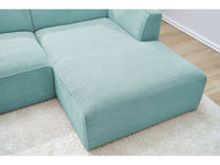 Kampinė sofa MEGEVE veliūrinė moderniame minimalistiniame kambaryje