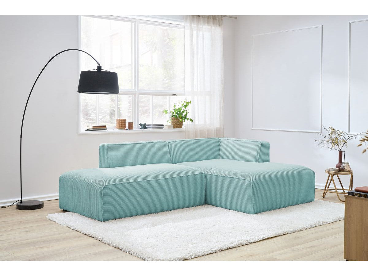 Kampinė sofa MEGEVE veliūrinė su švelnia tekstūra iš arti