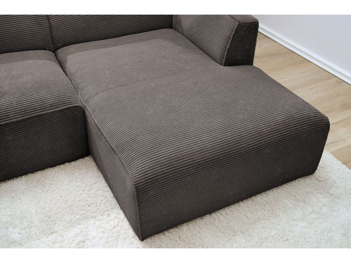 Kampinė sofa MEGEVE veliūrinė ruda moderniam interjerui