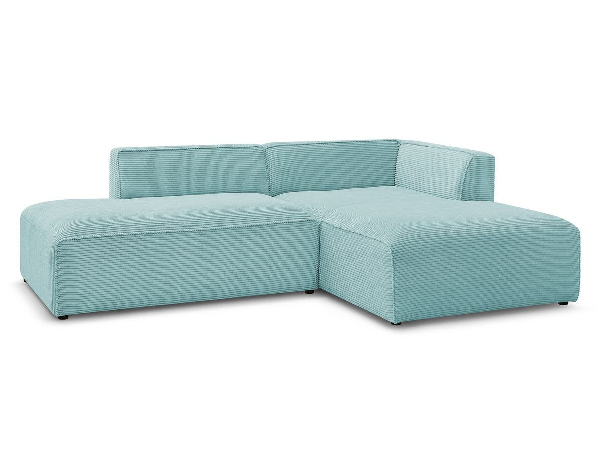 Kampinė sofa MEGEVE veliūrinė su dešiniu kampu šiuolaikiniame interjere