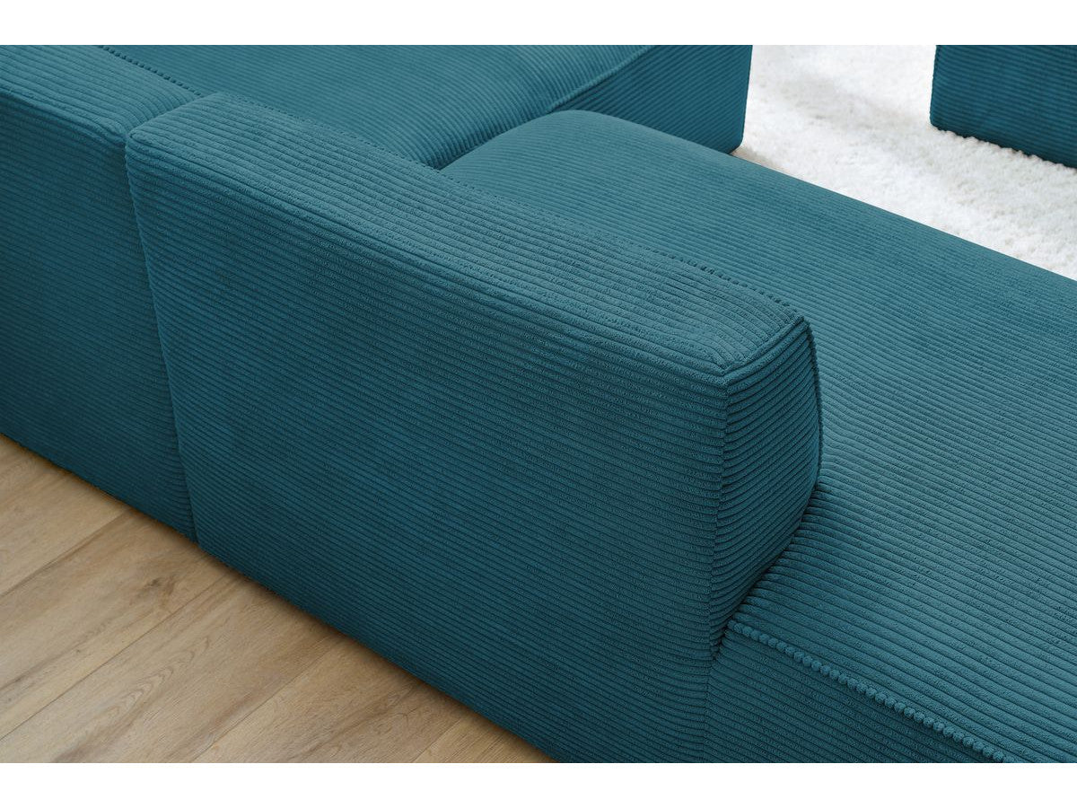 Kampinė sofa MEGEVE veliūrinė tamsiai mėlyna elegantiško stiliaus svetainėje