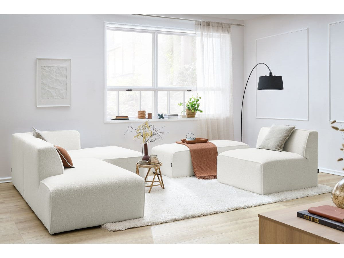 Kampinė modulinė sofa MEGEVE bouclé balta dešinė su foteliu ir pufu kampo dalis