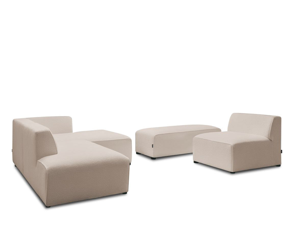 Kampinė modulinė sofa MEGEVE bouclé smėlio dešinė su foteliu ir pufu bendras vaizdas