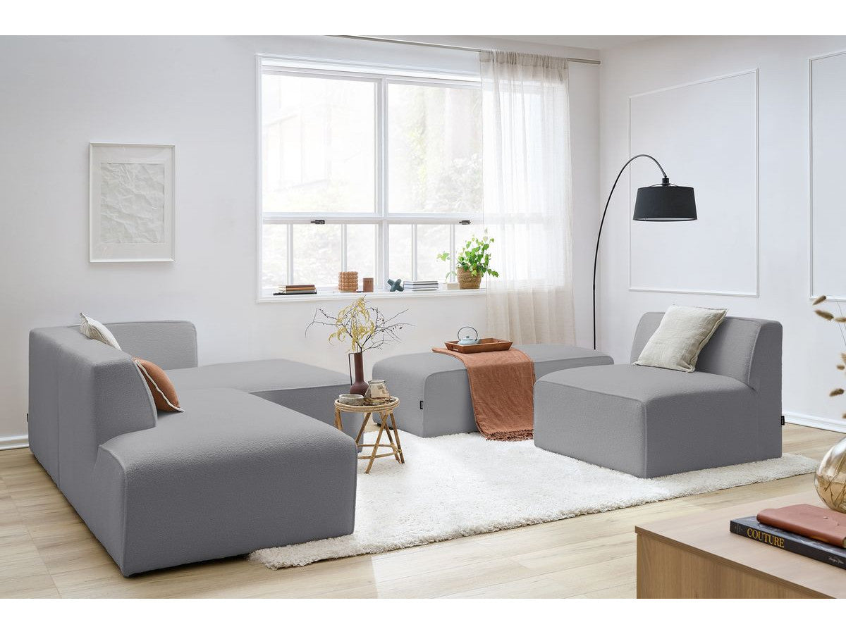 Kampinė modulinė sofa MEGEVE bouclé šviesiai pilka dešinė su foteliu ir pufu kampo dalis