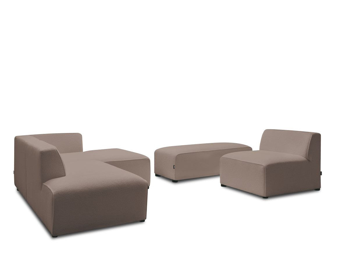 Kampinė modulinė sofa MEGEVE bouclé ruda dešinė su foteliu ir pufu bendras vaizdas