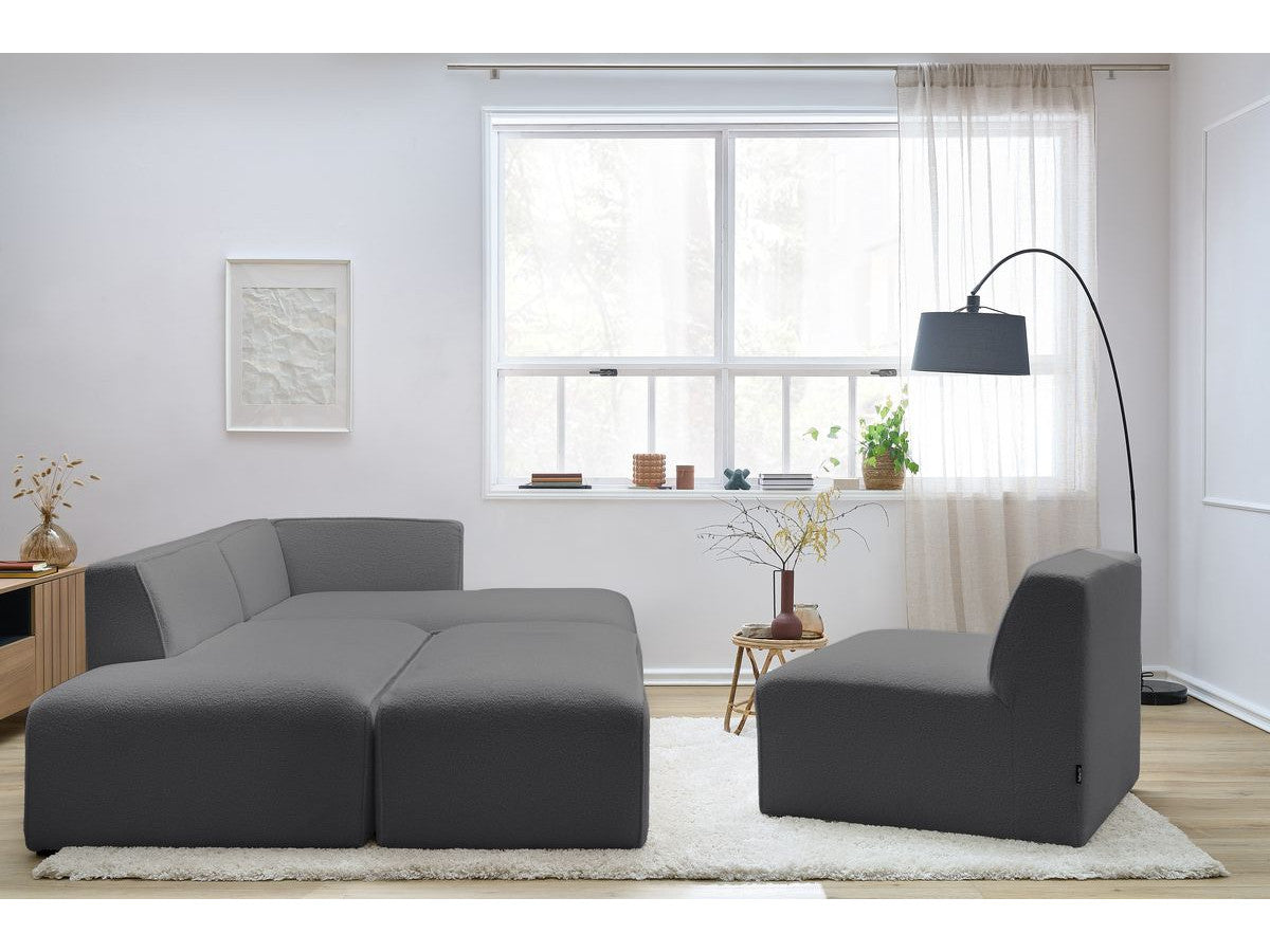Kampinė modulinė sofa MEGEVE bouclé tamsiai pilka dešinė su foteliu ir pufu audinio tekstūra