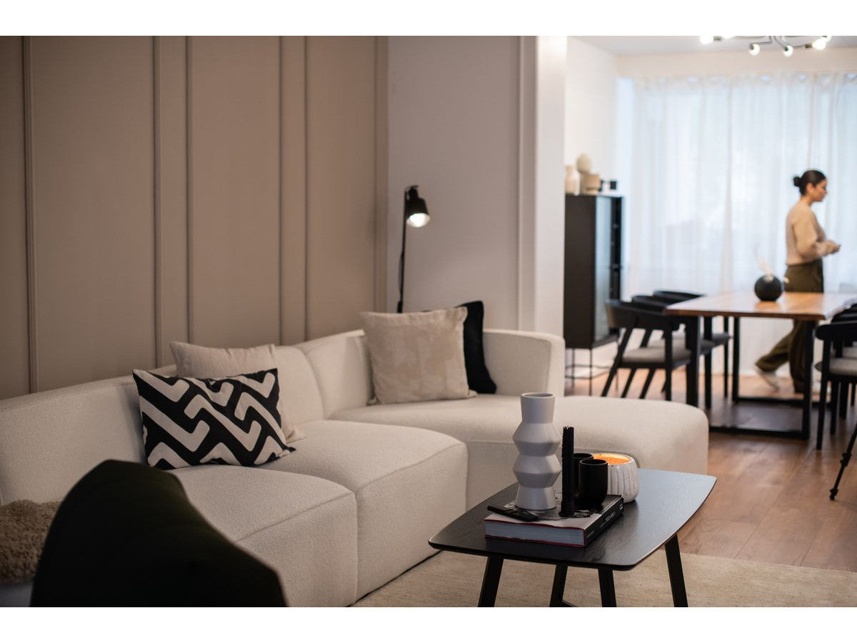 Kampinė modulinė sofa MEGEVE bouclé balta dešinė su foteliu ir pufu komplekto išdėstymas