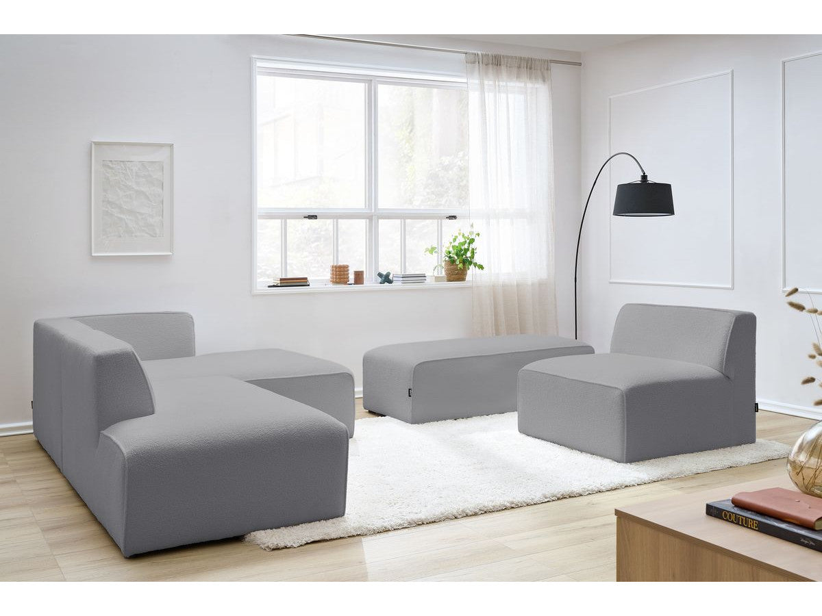 Kampinė modulinė sofa MEGEVE bouclé šviesiai pilka dešinė su foteliu ir pufu sėdimos dalies vaizdas