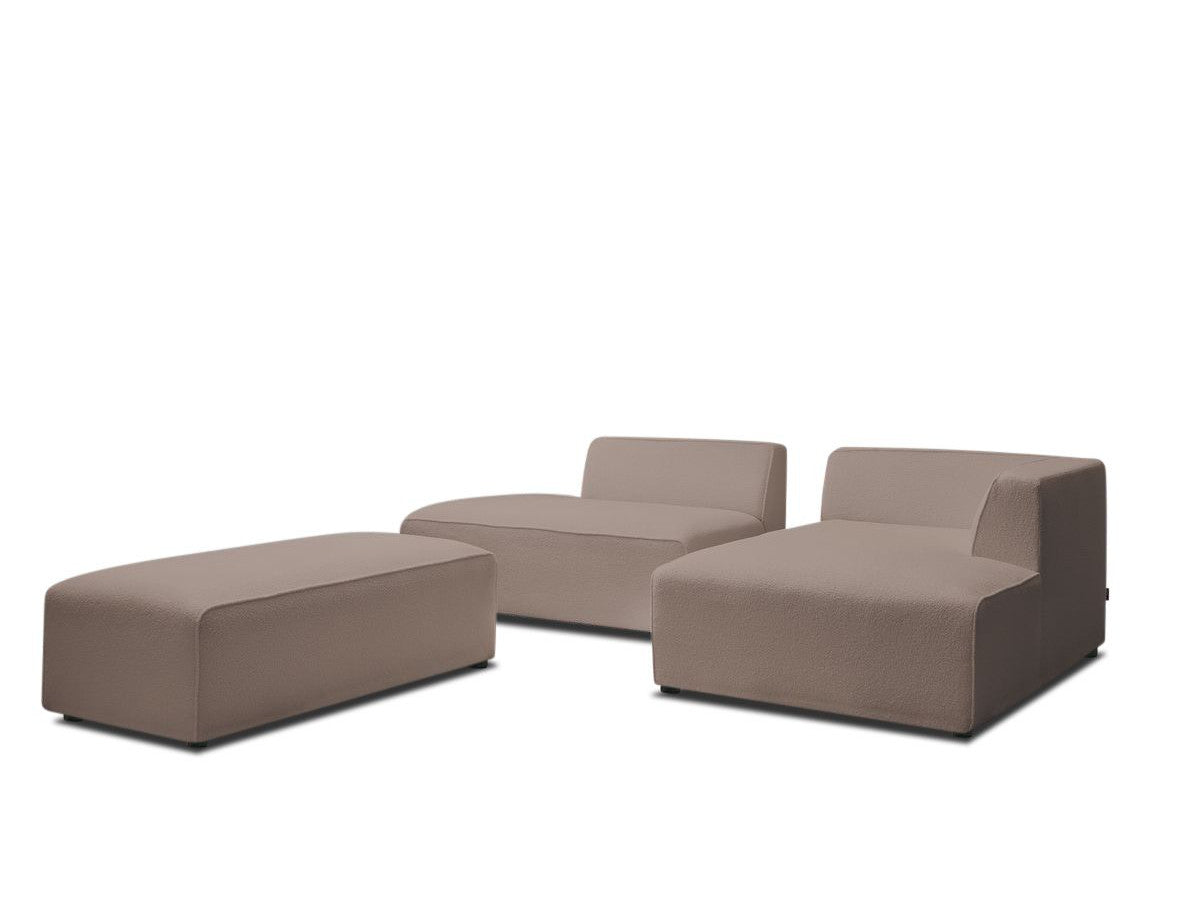 Modulinė kampinė sofa MEGEVE su pufu komfortiškoje namų erdvėje
