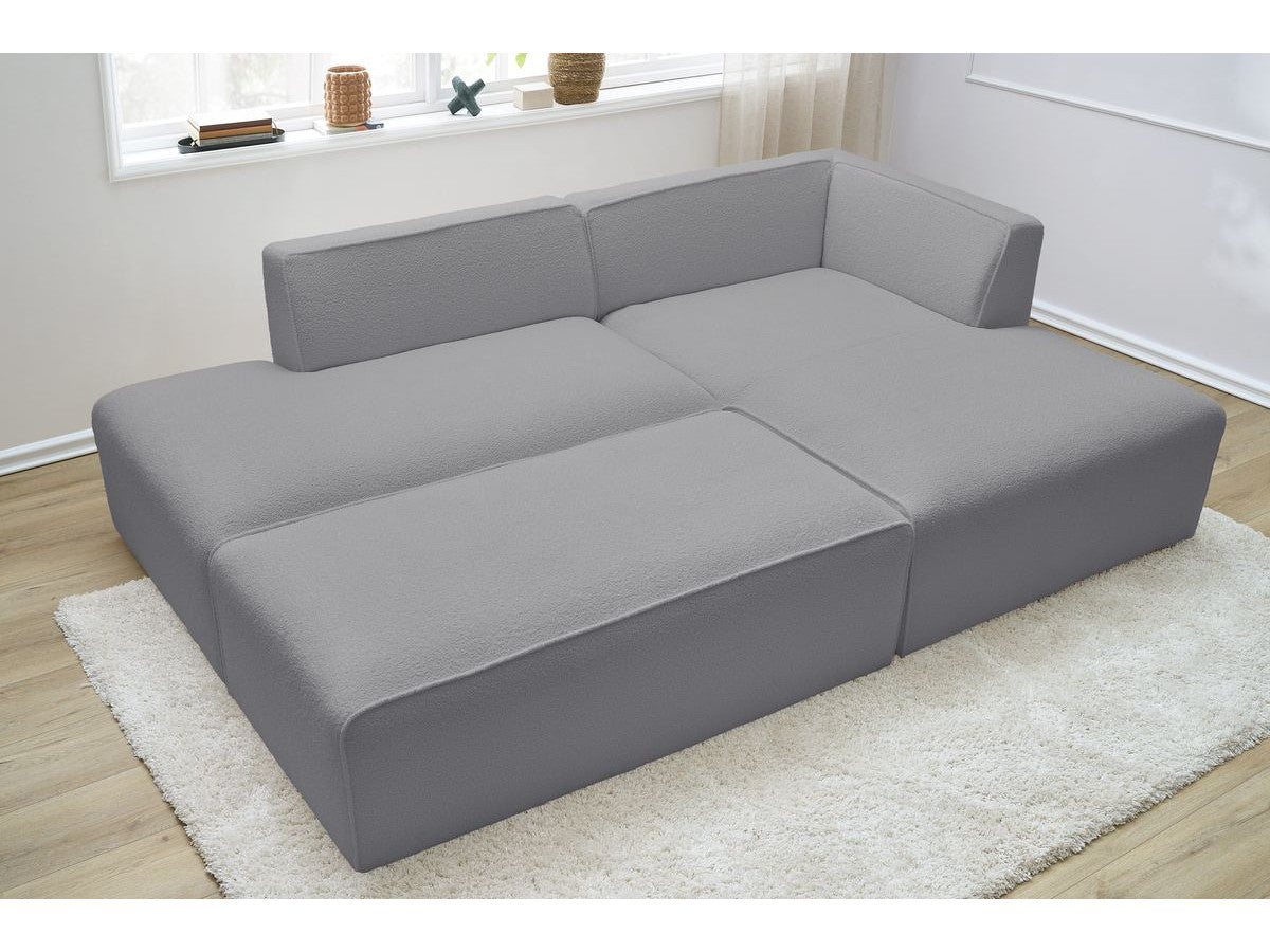 Kampinė sofa MEGEVE šviesiai pilka spalva dešininis kampas su pufu iš šono