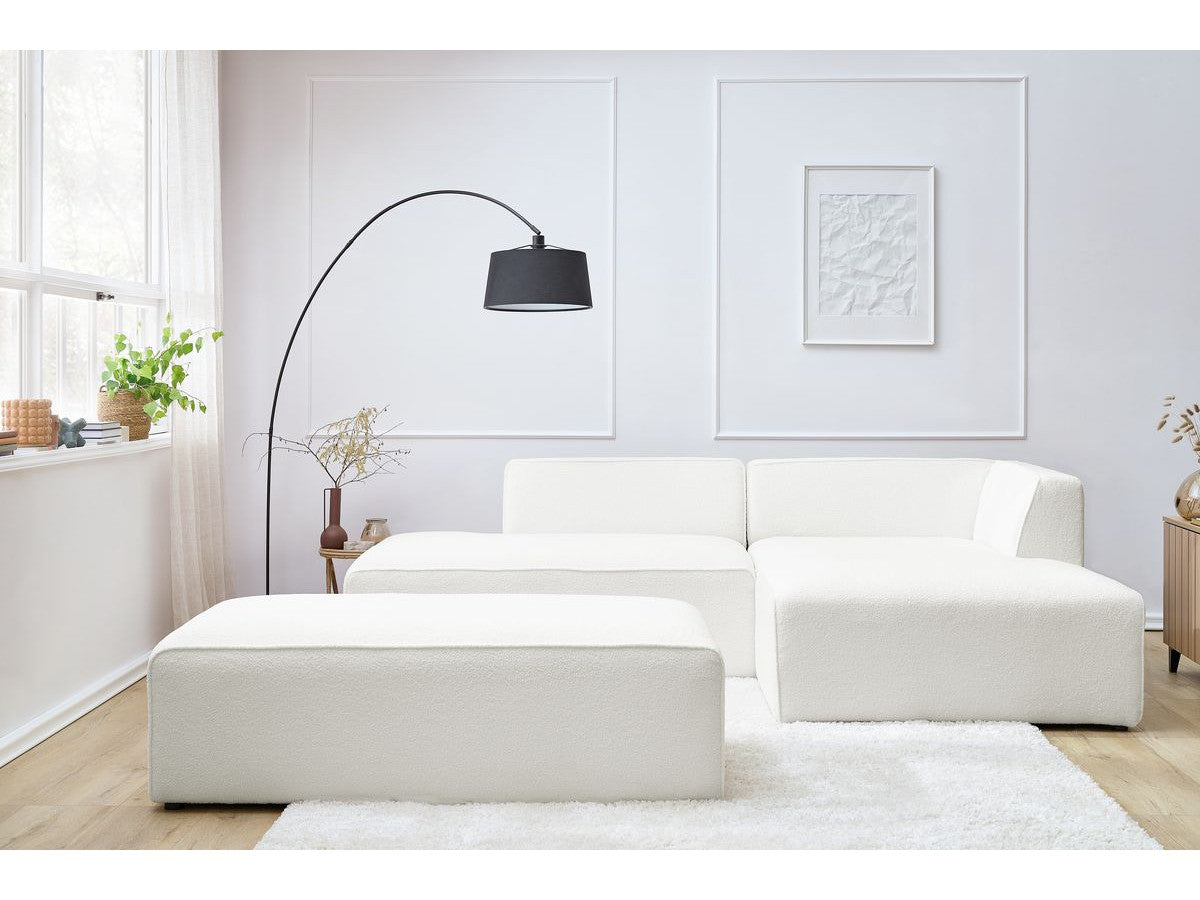 Kampinė sofa MEGEVE balta spalva dešininis kampas su pufu pufas priekyje
