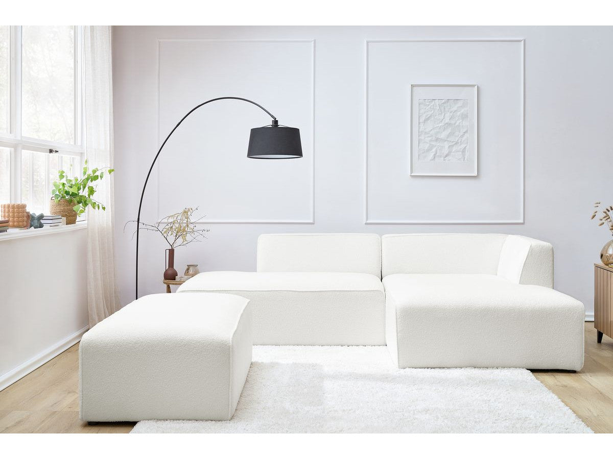 Kampinė sofa MEGEVE balta spalva dešininis kampas su pufu sėdimos dalies vaizdas
