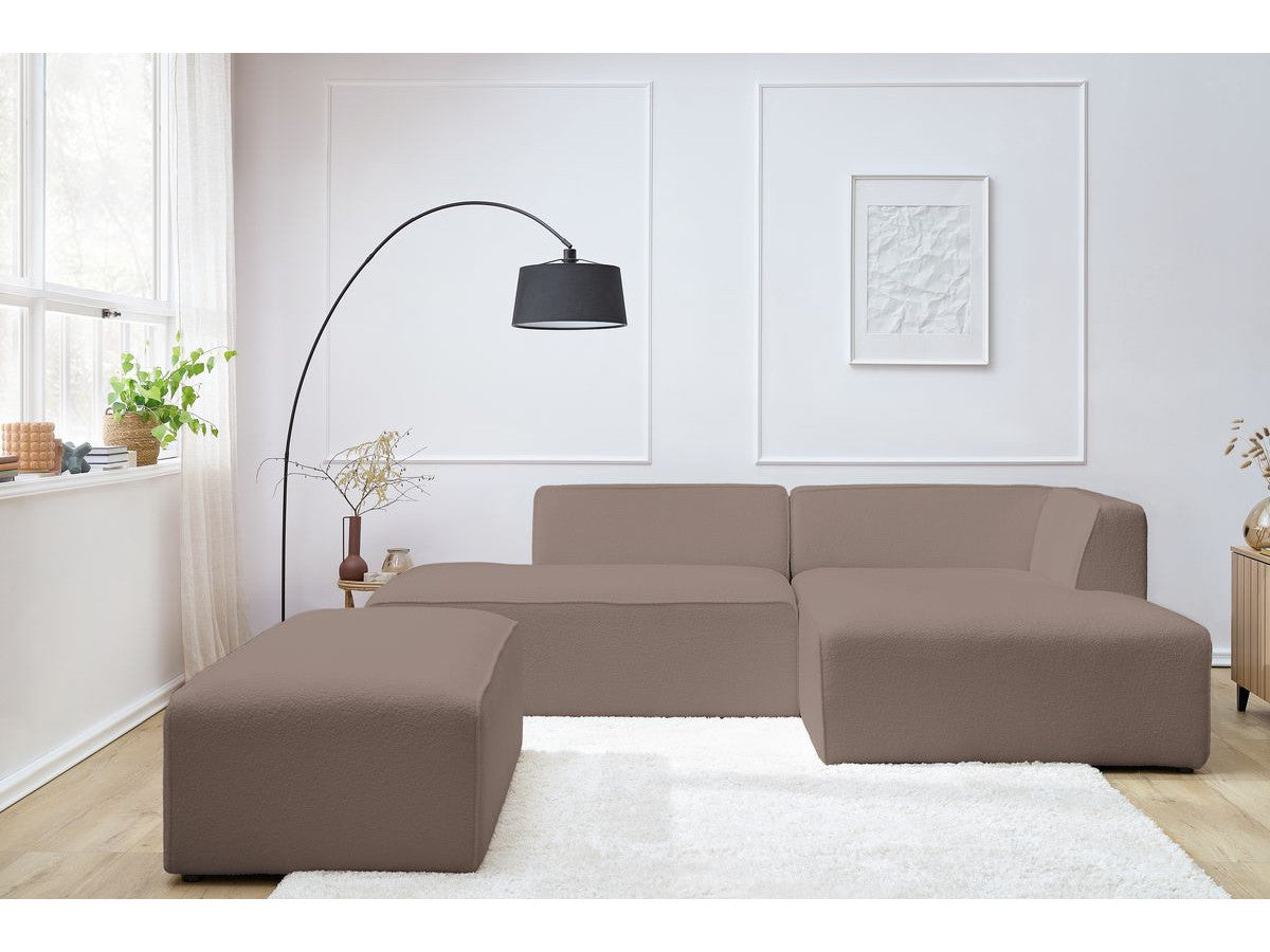 Modulinė kampinė sofa MEGEVE su pufu namuose su moderniu dekoru