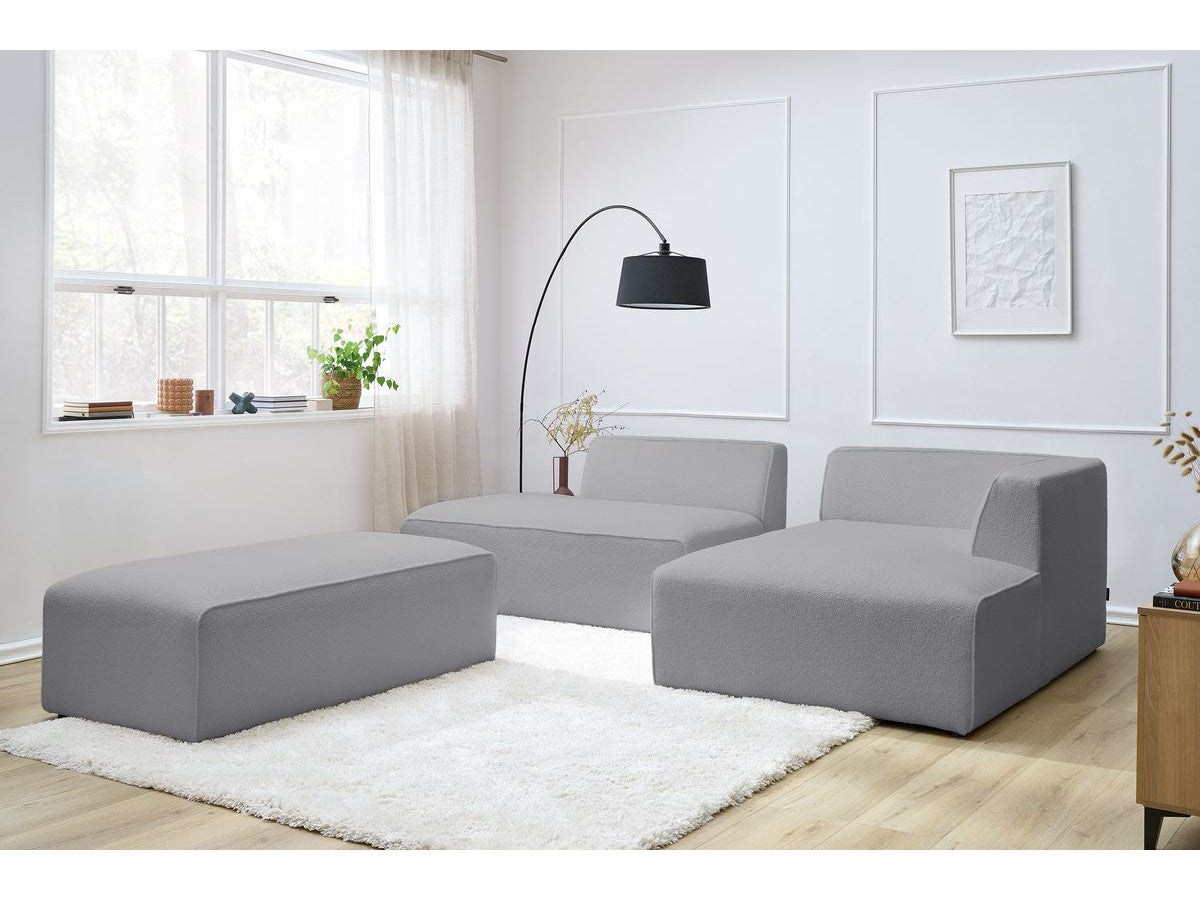 Kampinė sofa MEGEVE šviesiai pilka spalva dešininis kampas su pufu kampo dalis