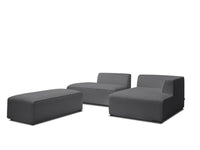 Kampinė sofa MEGEVE tamsiai pilka spalva dešininis kampas su pufu svetainėje