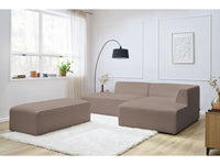 Modulinė kampinė sofa MEGEVE su pufu šiuolaikinėje svetainėje