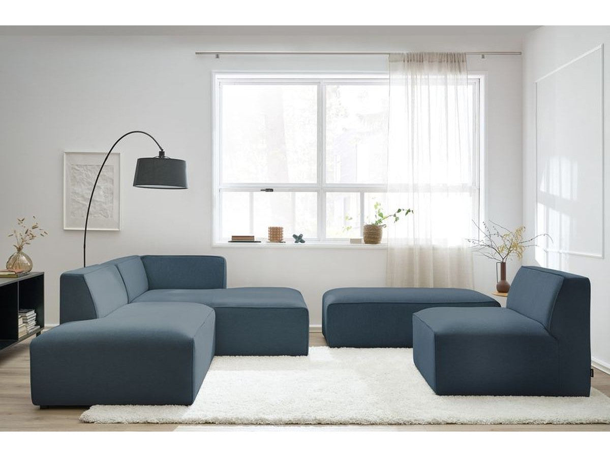 Kampinė modulinė sofa MEGEVE, tamsiai mėlyna, su pufu audinio tekstūra