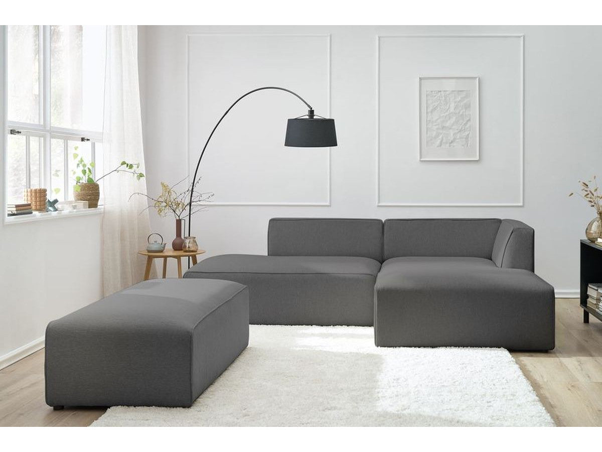 Kampinė modulinė sofa su pufu, tamsiai pilka moderniame interjere