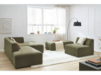 Kampinė modulinė sofa su pufu ir žalia svetainės interjere