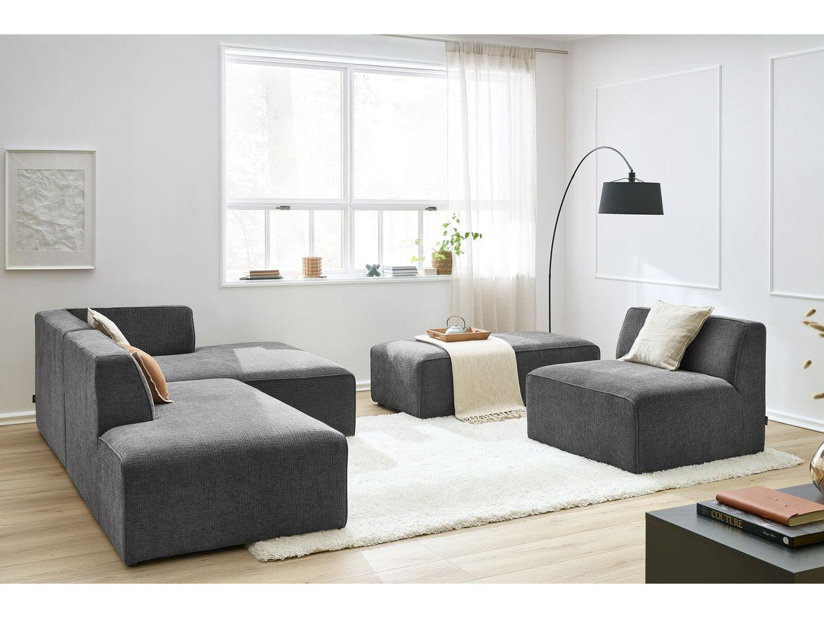 Kampinė modulinė sofa su pufu ir tamsiai pilka vaizdas iš priekio