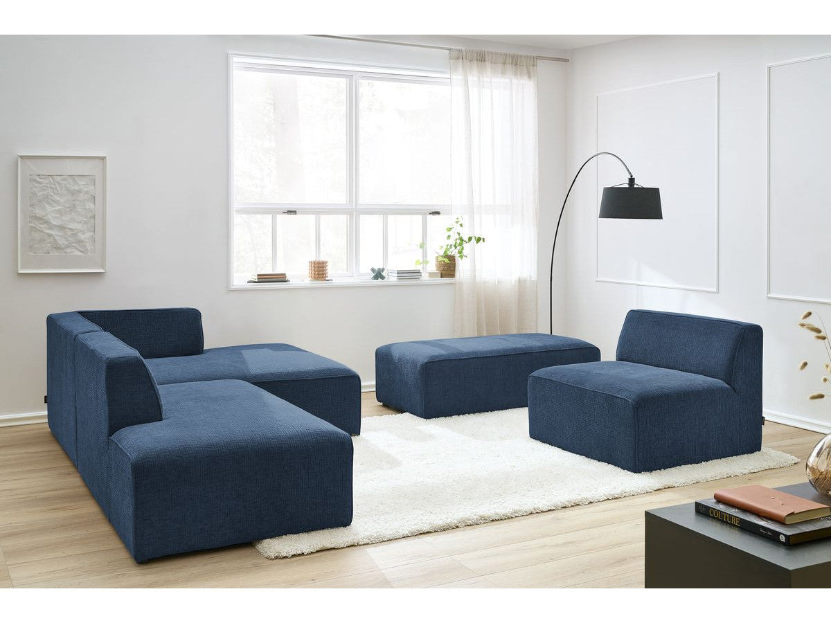 Kampinė modulinė sofa su pufu ir tamsiai mėlyna vaizdas iš priekio