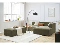 Kampinė modulinė sofa su pufu MEGEVE, žalia šalia kavos staliuko