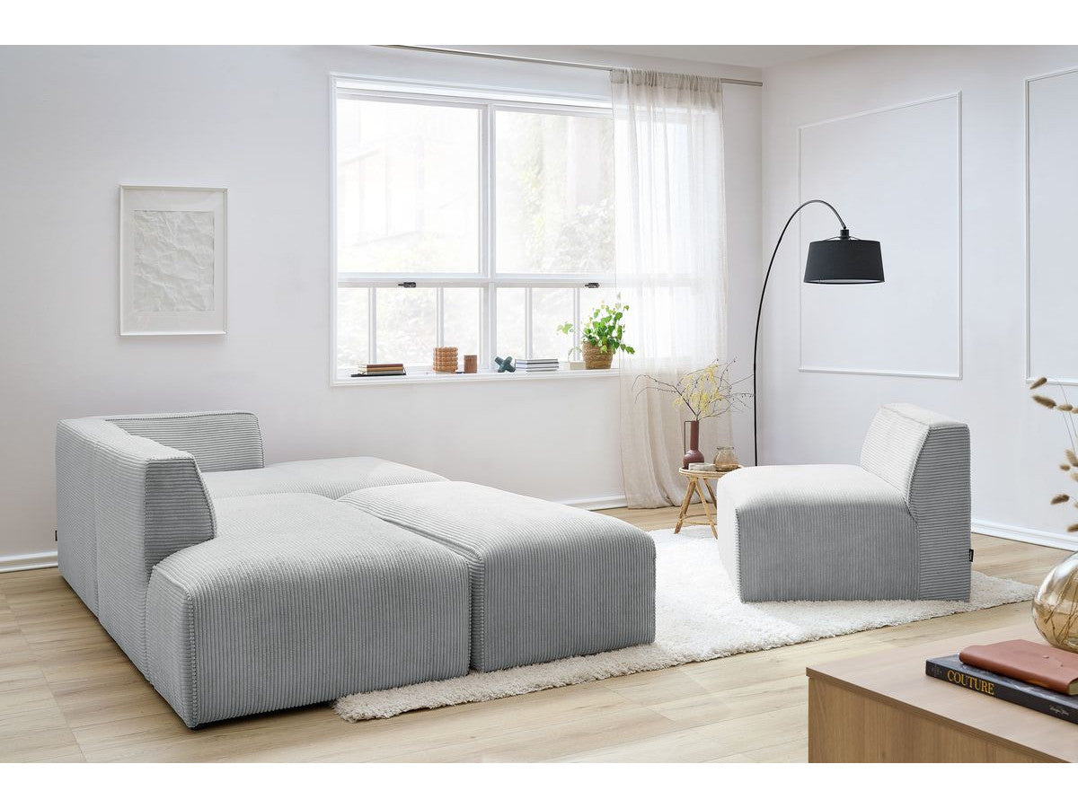 Modulinė kampinė sofa MEGEVE šviesiai pilka rumbuoto veliūro tekstūra jaukiam kasdieniam poilsiui