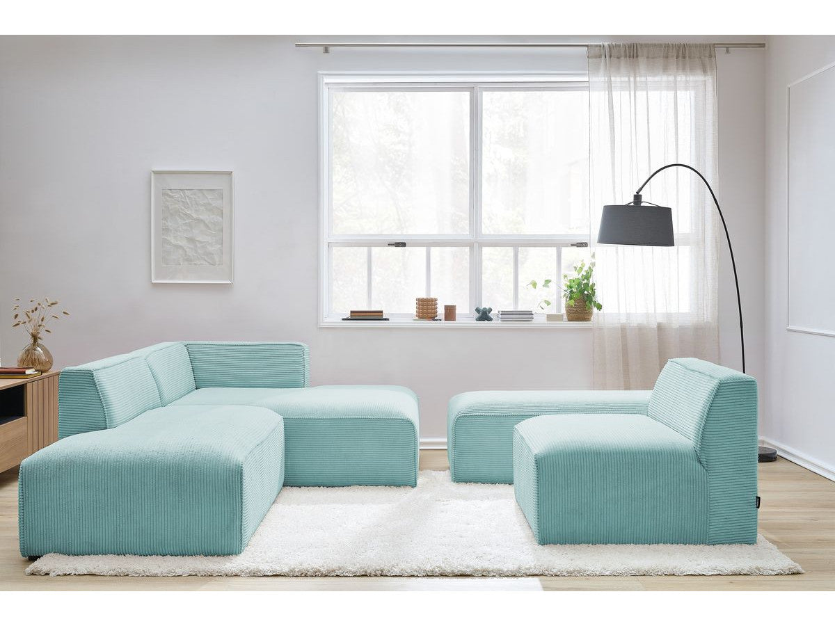 Modulinė kampinė sofa MEGEVE su krėslu ir pufu, šviesiai mėlyna lanksti kompozicija kai norisi perstatyti modulius