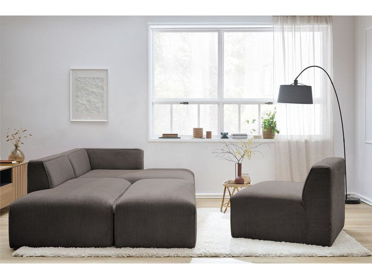 Modulinė kampinė sofa MEGEVE su pufu su minkštu kilimu po sofa