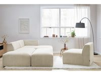 Modulinė kampinė sofa MEGEVE su pufu erdvėje su daug natūralios šviesos