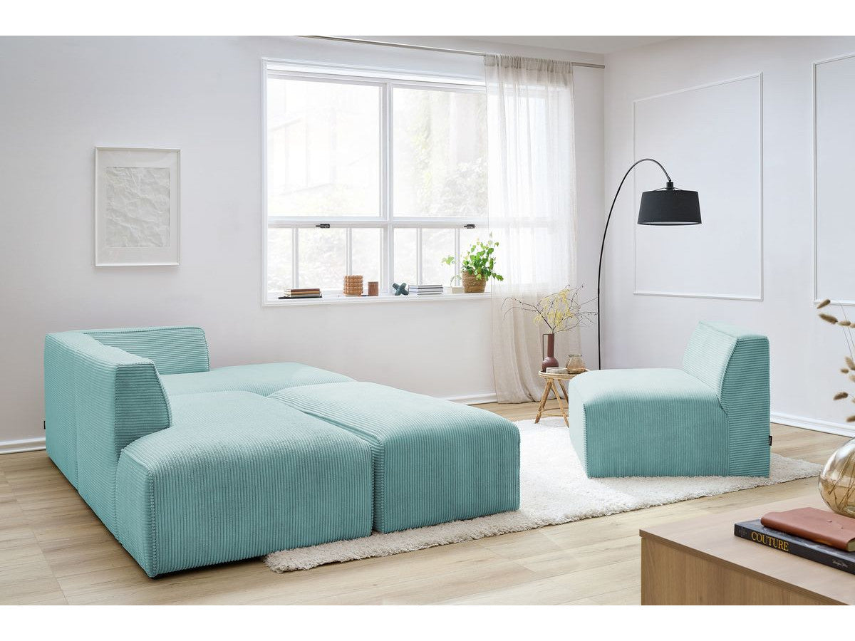 Modulinė kampinė sofa MEGEVE su krėslu ir pufu, šviesiai mėlyna modernus siluetas be porankių vizualiai lengvai erdvei