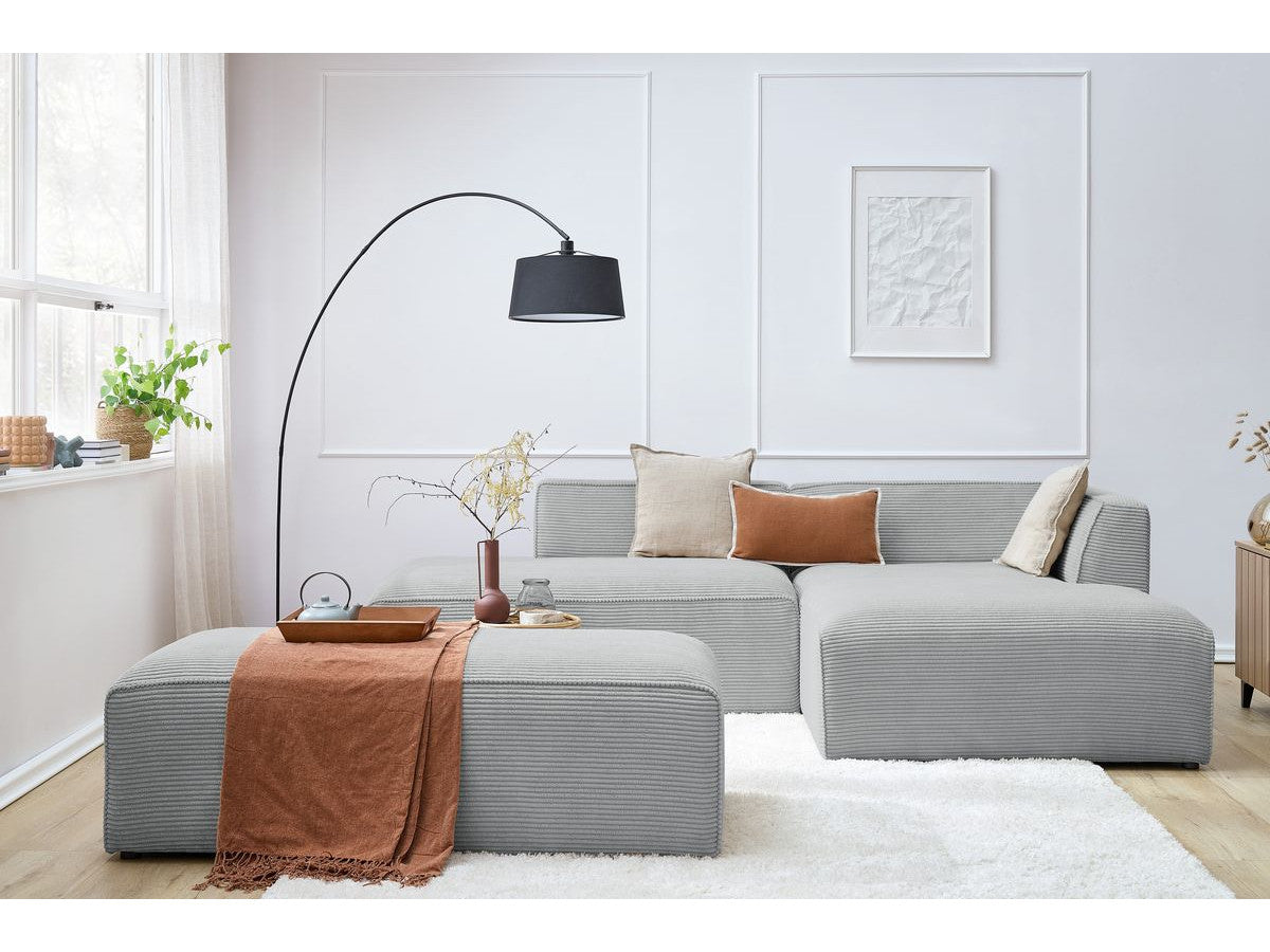 Modulinė kampinė sofa MEGEVE su pufu, šviesiai pilka ramiam poilsio kampui
