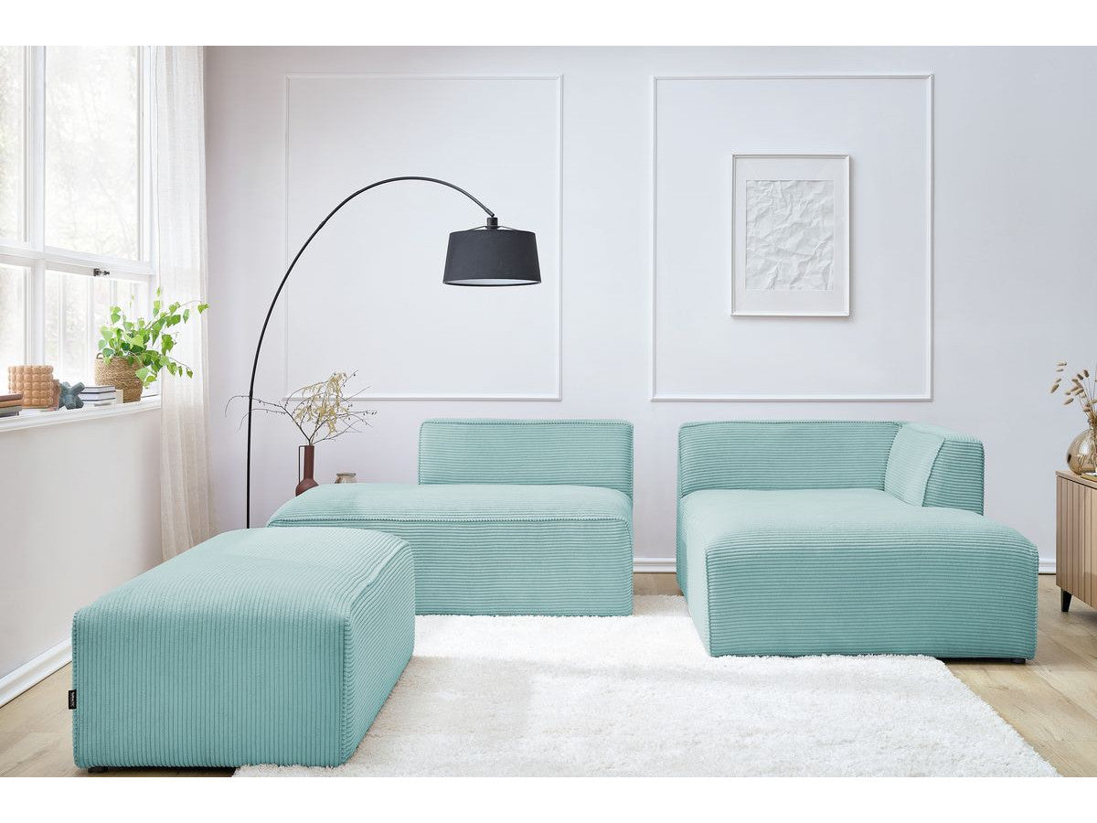 Kampinė sofa MEGEVE su pufu, šviesiai mėlyna, funkcionalus sprendimas svetainei