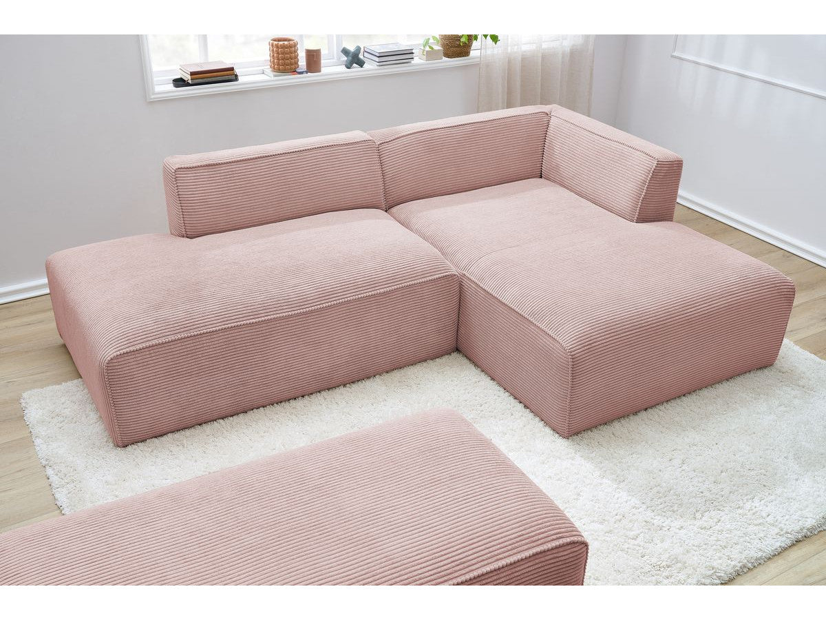 Modulinė kampinė sofa MEGEVE su pufu rožinė dešinė jaukiai šeimos erdvei