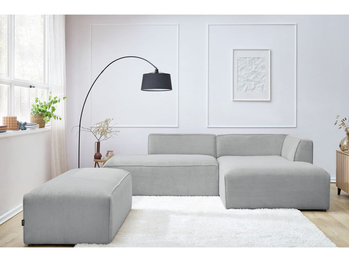 Modulinė kampinė sofa MEGEVE su pufu, šviesiai pilka rumbuotas veliūras jaukumui